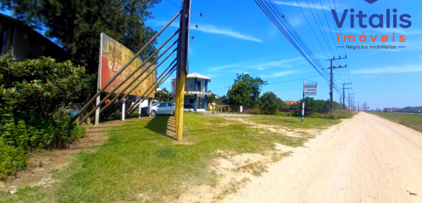 3 Casas á venda ideais para ponto comercial e residencial em Imbituba de frente para BR 101