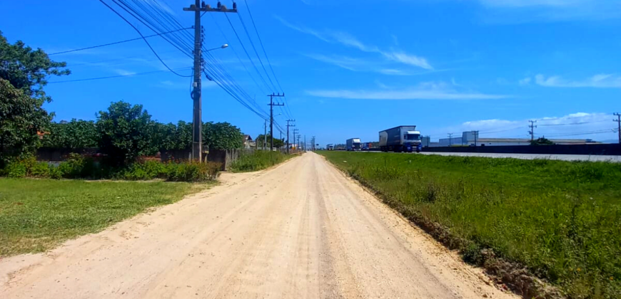 3 Casas á venda ideais para ponto comercial e residencial em Imbituba de frente para BR 101