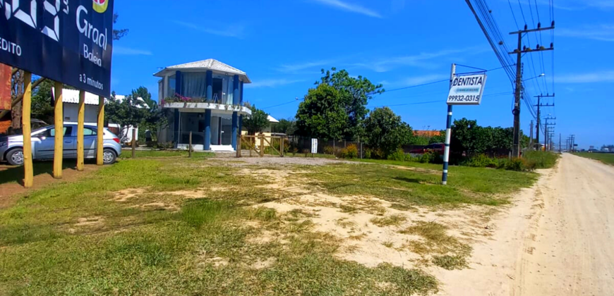 3 Casas á venda ideais para ponto comercial e residencial em Imbituba de frente para BR 101