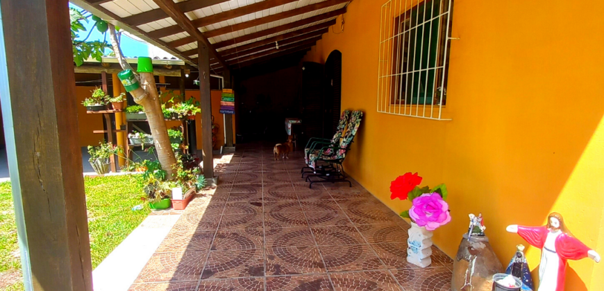 Casa em Imbituba localizada no bairro Alto Arroio a 3km até a praia