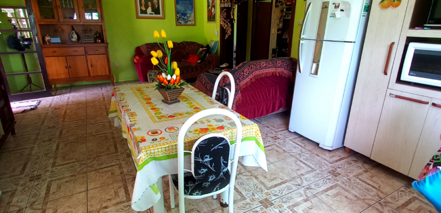 Casa em Imbituba localizada no bairro Alto Arroio a 3km até a praia