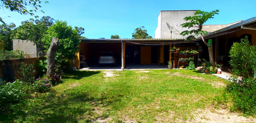 Casa em Imbituba localizada no bairro Alto Arroio a 3km até a praia