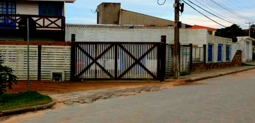 Casa em Imbituba, localizada no bairro Ibiraquera