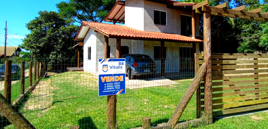 Casa em Imbituba, no bairro Alto Arroio, a 150 metros até a lagoa