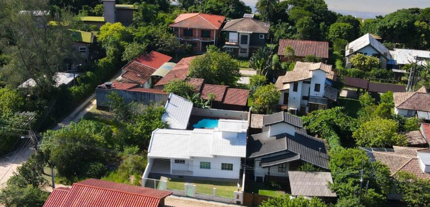 Casa em Imbituba, no bairro Alto Arroio á 70 metros até a Lagoa de Ibiraquera