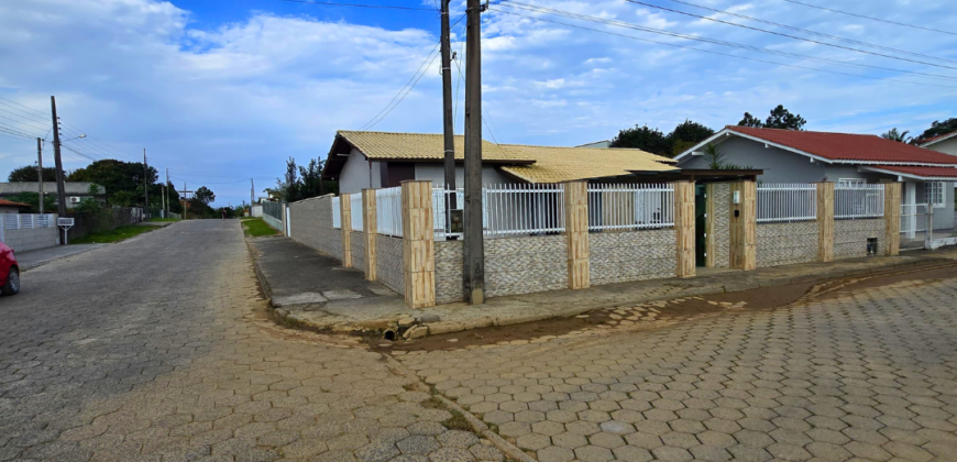 Linda casa em Imbituba, no bairro Alto Arroio á 700 metros até a lagoa do Quintino