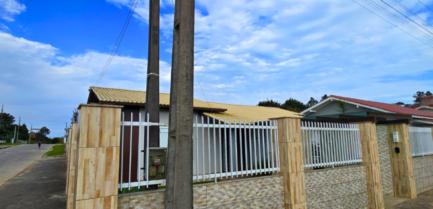 Linda casa em Imbituba, no bairro Alto Arroio á 700 metros até a lagoa do Quintino