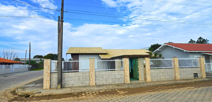 Linda casa em Imbituba, no bairro Alto Arroio á 700 metros até a lagoa do Quintino