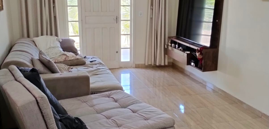 Casa em Imbituba, localizada no bairro Alto Arroio, a 2km até a lagoa de Ibiraquera
