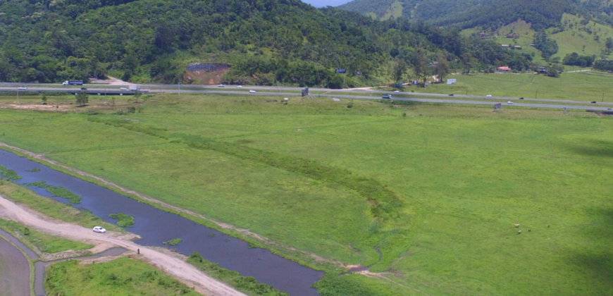 Área á venda em Penha, Imbituba-SC de frente para BR 101