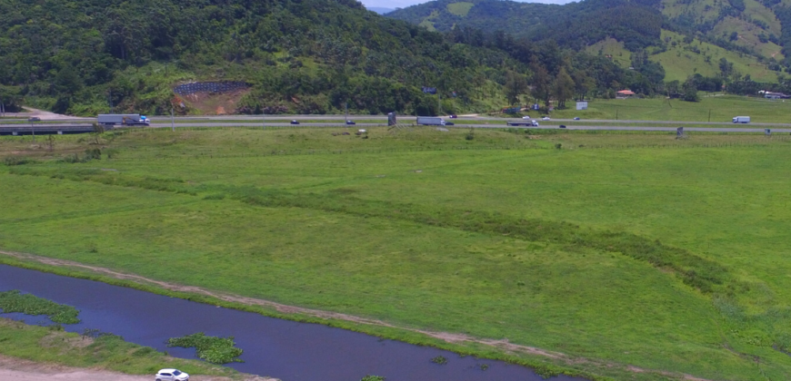 Área á venda em Penha, Imbituba-SC de frente para BR 101