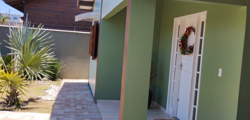Casa em Imbituba, localizada no bairro Alto Arroio, a 2km até a lagoa de Ibiraquera