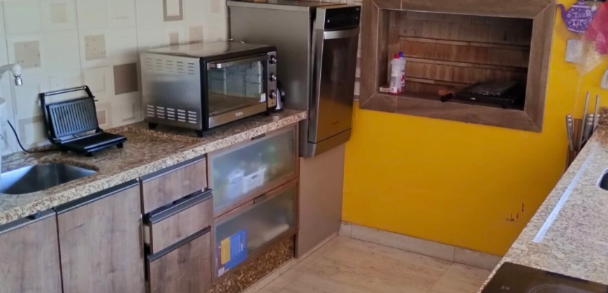 Casa em Imbituba, localizada no bairro Alto Arroio, a 2km até a lagoa de Ibiraquera