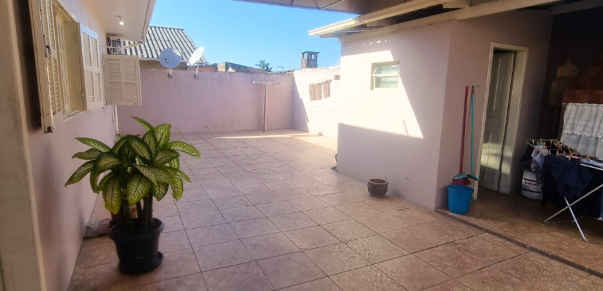Casa de Alto Padrão localizada no Porto da Vila