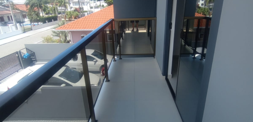 Sobrado localizado em Palhoça á 300 metros até a Praia do Sonho