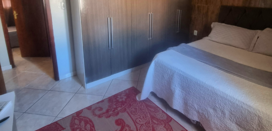 Casa de Alto Padrão localizada no Porto da Vila
