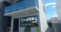Sobrado localizado em Palhoça á 300 metros até a Praia do Sonho