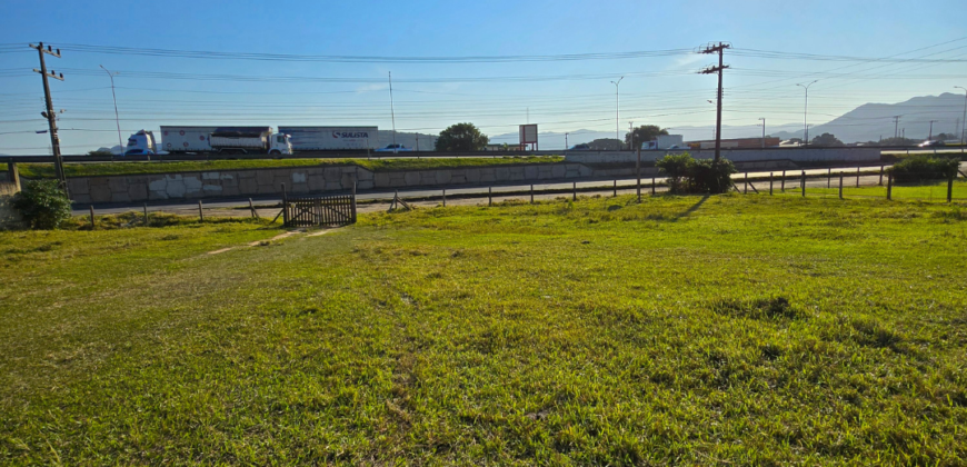 Área comercial em frente a marginal da Br 101 medindo 3.200m²