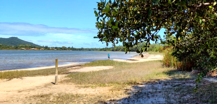 Casa em Imbituba, localizada no loteamento Janaína a 50 metros até a lagoa de Ibiraquera