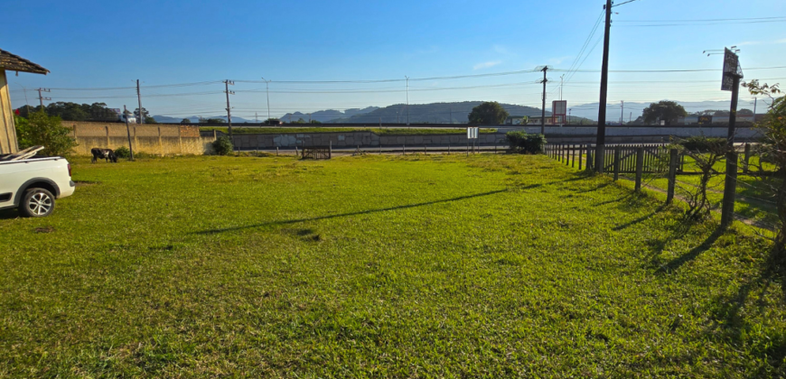 Área comercial em frente a marginal da Br 101 medindo 3.200m²