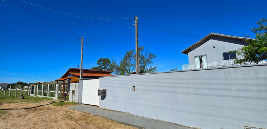 Casa em Imbituba localizada no bairro Ibiraquera á 500 metros até a lagoa