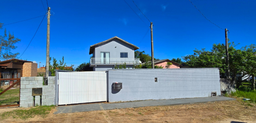 Casa em Imbituba localizada no bairro Ibiraquera á 500 metros até a lagoa