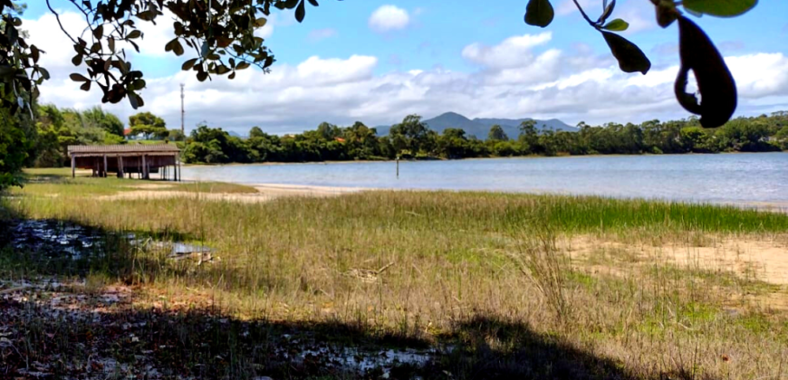 Casa em Imbituba, localizada no loteamento Janaína a 50 metros até a lagoa de Ibiraquera