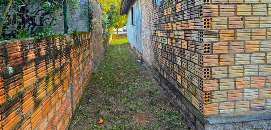 Casa em Imbituba localizada no bairro Alto Arroio, á 150 metros até a lagoa de Ibiraquera