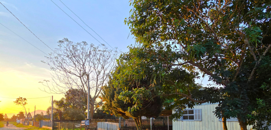Casa em Imbituba localizada no bairro Alto Arroio, á 150 metros até a lagoa de Ibiraquera
