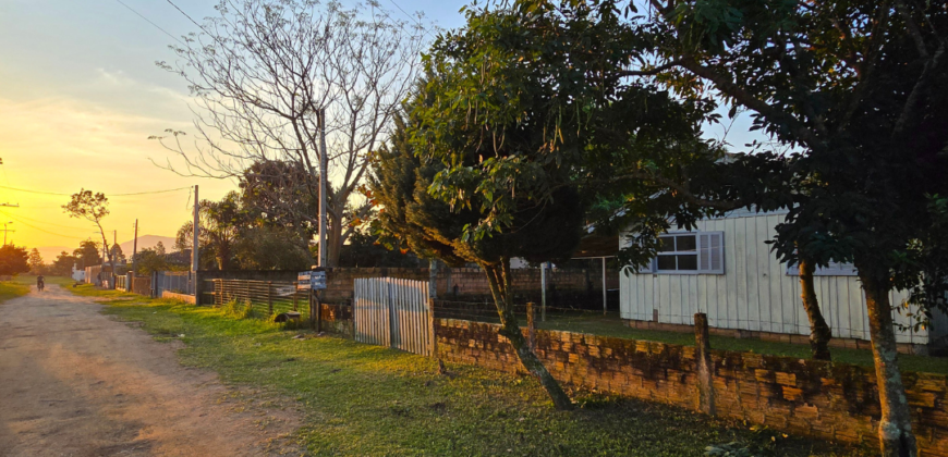 Casa em Imbituba localizada no bairro Alto Arroio, á 150 metros até a lagoa de Ibiraquera