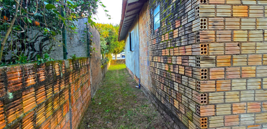 Casa em Imbituba localizada no bairro Alto Arroio, á 150 metros até a lagoa de Ibiraquera