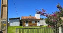 Casa com galpão á venda em Imbituba, localizado no bairro Arroio