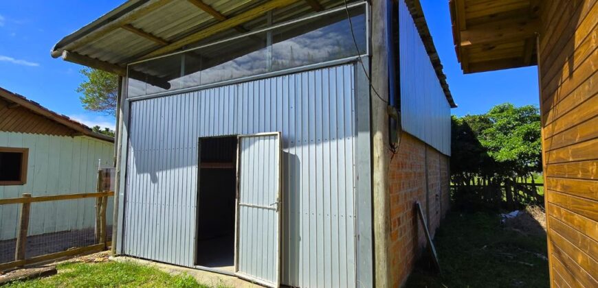 Casa com galpão á venda em Imbituba, localizado no bairro Arroio