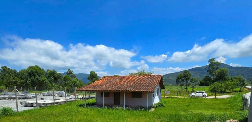 Imóvel para ponto comercial localizado no bairro Campo Duna em frente a SC434