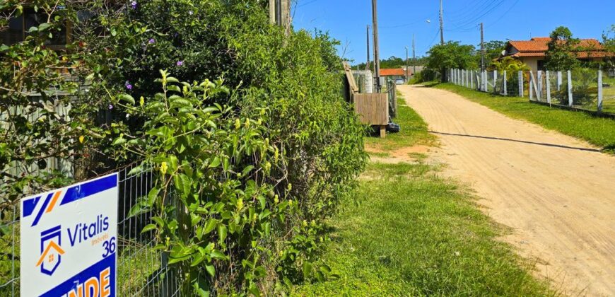 Casa com galpão á venda em Imbituba, localizado no bairro Arroio