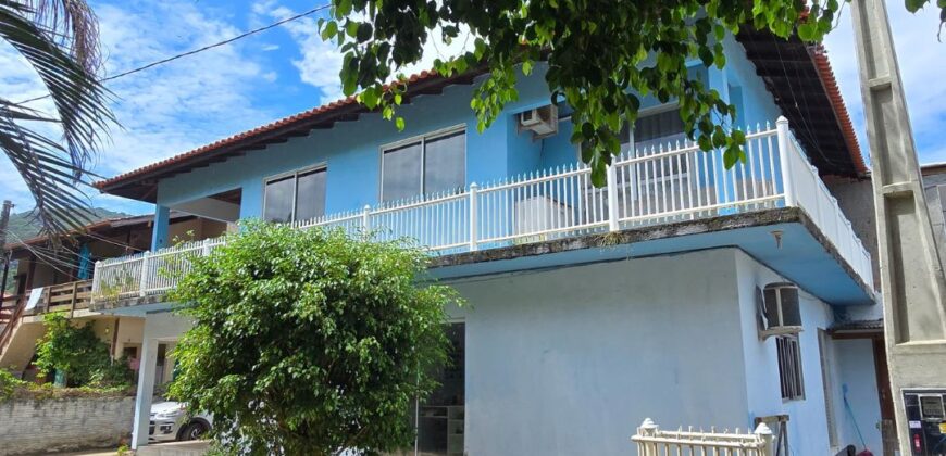 Duas casas á venda na Praia da Ferrugem (capão) – Garopaba/SC