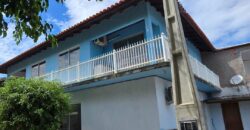 Duas casas á venda na Praia da Ferrugem (capão) – Garopaba/SC