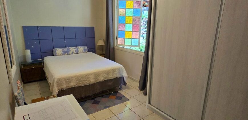 Casa a venda localizada no Bairro Alto Arroio, á beira da lagoa de Ibiraquera