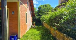 Casa a venda localizada no Bairro Alto Arroio, á beira da lagoa de Ibiraquera