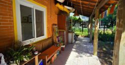 Casa a venda localizada no Bairro Alto Arroio, á beira da lagoa de Ibiraquera