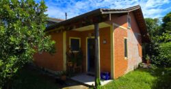 Casa a venda localizada no Bairro Alto Arroio, á beira da lagoa de Ibiraquera