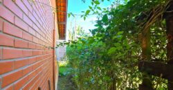 Casa a venda localizada no Bairro Alto Arroio, á beira da lagoa de Ibiraquera