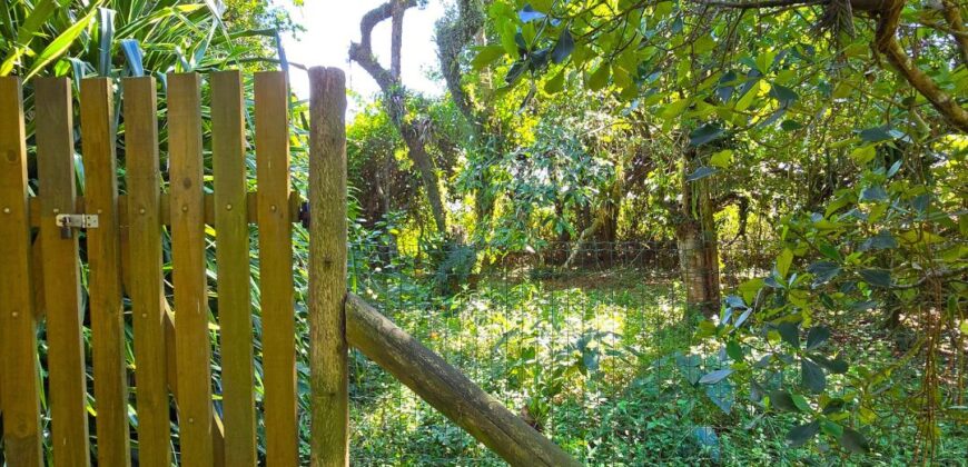 Casa a venda localizada no Bairro Alto Arroio, á beira da lagoa de Ibiraquera