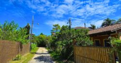 Casa a venda localizada no Bairro Alto Arroio, á beira da lagoa de Ibiraquera