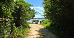 Casa a venda localizada no Bairro Alto Arroio, á beira da lagoa de Ibiraquera