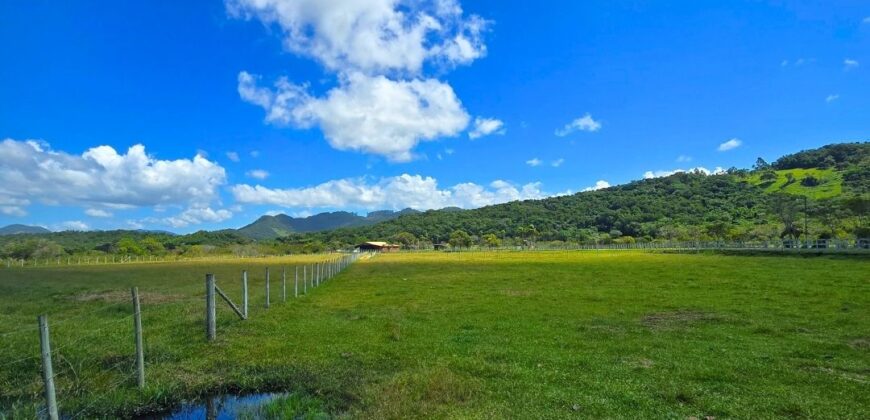 Vendo Sitio próximo as praias mais belas de Santa Catarina 