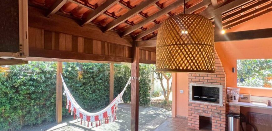 Bela casa em Imbituba, bairro Alto Arroio, á 500 metros ate lagoa de Ibiraquera 