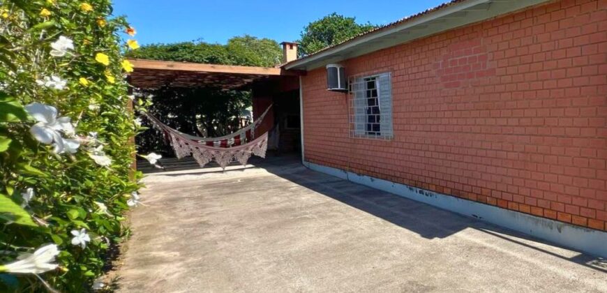 Bela casa em Imbituba, bairro Alto Arroio, á 500 metros ate lagoa de Ibiraquera 