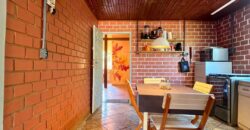 Bela casa em Imbituba, bairro Alto Arroio, á 500 metros ate lagoa de Ibiraquera 