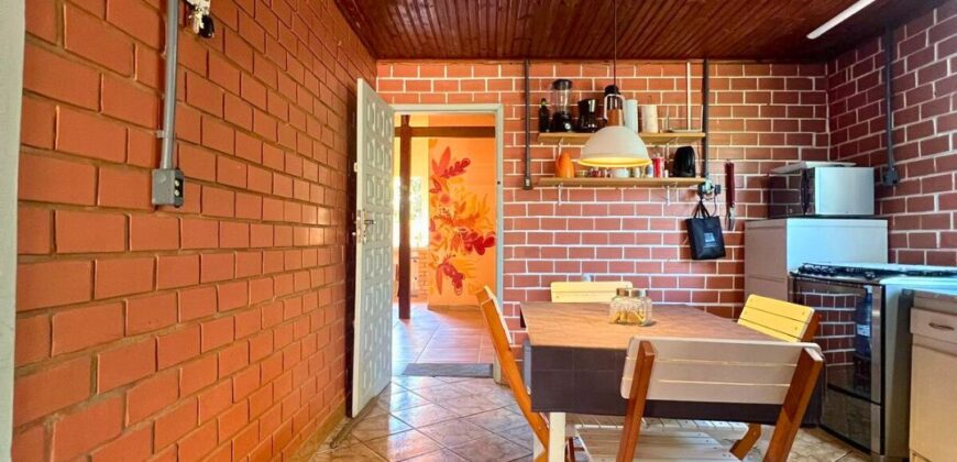 Bela casa em Imbituba, bairro Alto Arroio, á 500 metros ate lagoa de Ibiraquera 